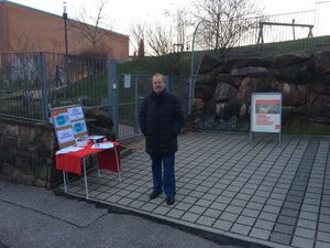 Selbst der ehemalige Bürgermeister Michael Geggus setzte sich an den Infoständen für das Volksbegehren ein.