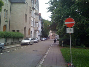 Die Balzenbergrstraße, Einfahrt beim Bernhardusplatz: Heute nur für Radfahrer frei, künftig auch für Anwohner?
